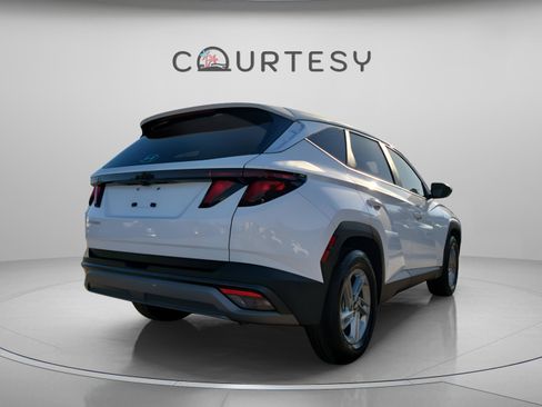 Certified 2025 Hyundai Tucson SE image 4