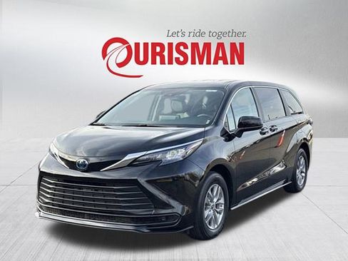 Used 2024 Toyota Sienna LE image 5