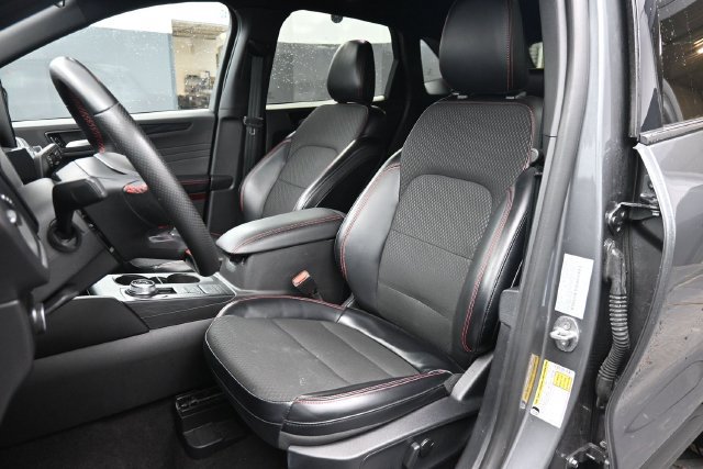 Used 2025 Ford Escape ST-Line AWD/4WD image 17