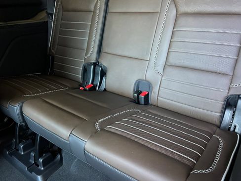 Used 2025 GMC Yukon Denali Ultimate AWD/4WD image 17