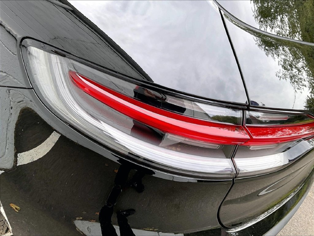 Certified 2023 Porsche Macan AWD/4WD image 31