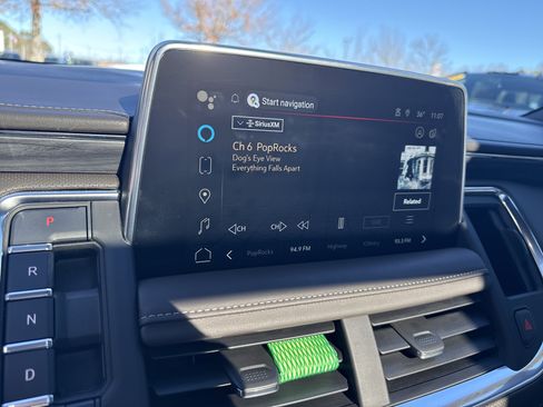 Used 2023 GMC Yukon SLT w/ SLT Premium Package image 31