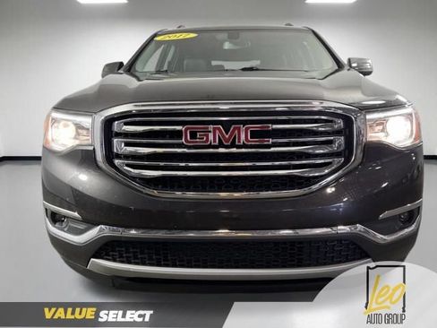 Used 2017 GMC Acadia SLT FWD image 2