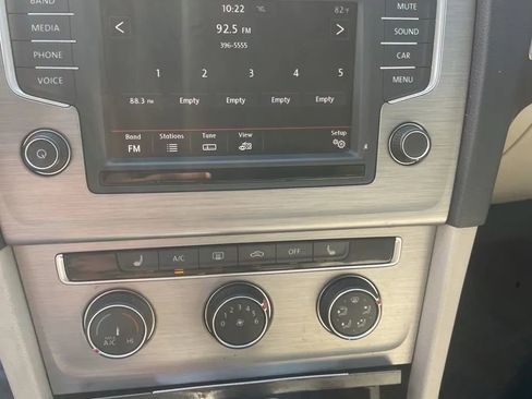 Used 2016 Volkswagen Golf SE FWD image 27