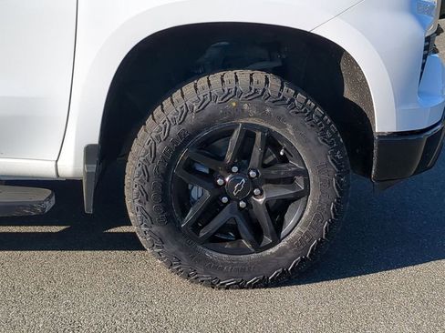 Used 2024 Chevrolet Silverado 1500 LT Trail Boss w/ Protection Package image 11