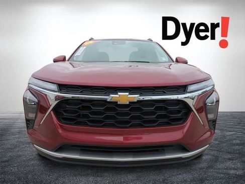 Certified 2025 Chevrolet Trax LT FWD image 8