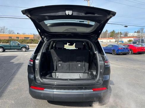Used 2023 Jeep Grand Cherokee L Limited w/ Trailer Tow Group (B) AWD/4WD image 8