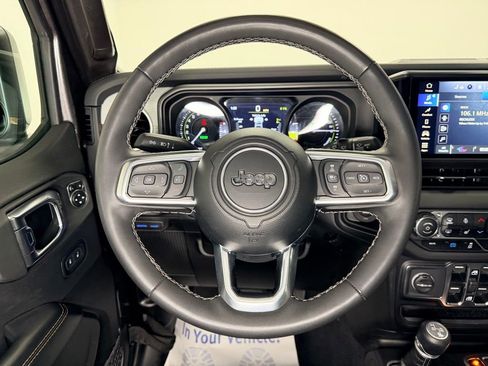 Used 2025 Jeep Wrangler Unlimited Sahara AWD/4WD image 15