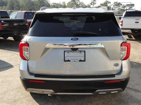 Used 2020 Ford Explorer XLT w/ Equipment Group 202A RWD image 4