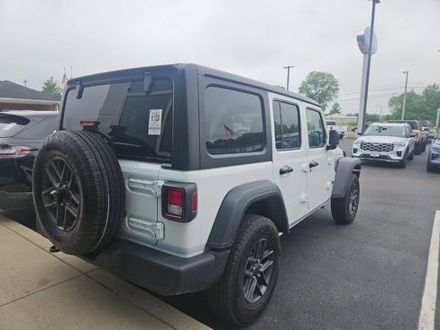 Used 2024 Jeep Wrangler Unlimited Sport AWD/4WD image 3