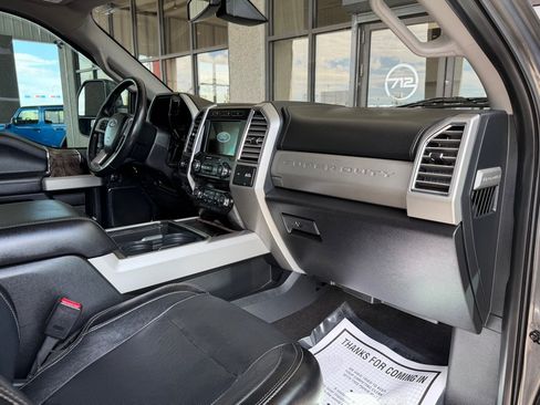 Used 2017 Ford F250 Lariat w/ Lariat Ultimate Package AWD/4WD image 36