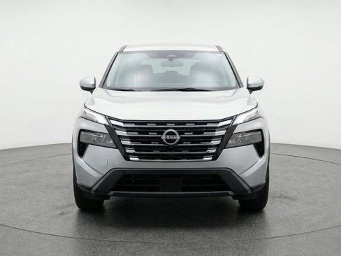 Used 2025 Nissan Rogue SV FWD image 2