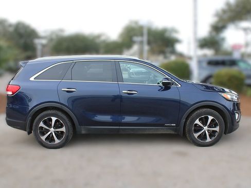 Used 2017 Kia Sorento EX image 5