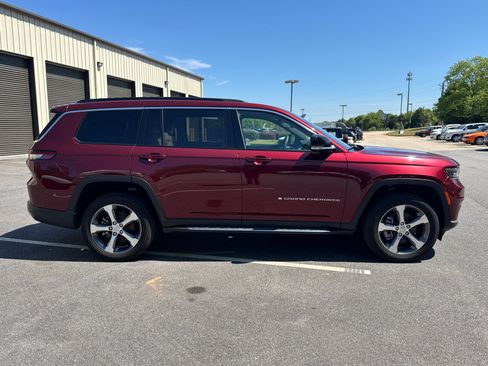 Used 2024 Jeep Grand Cherokee L Limited w/ Luxury Tech Group II image 4