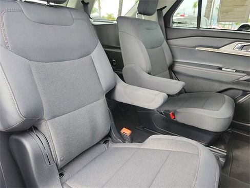 Used 2025 Ford Explorer Active image 26