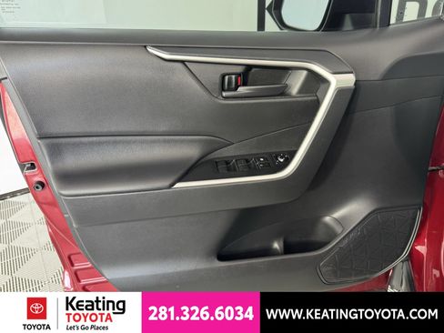 Used 2021 Toyota RAV4 LE FWD image 11