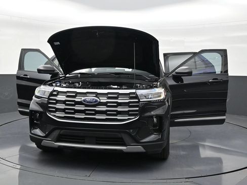 Used 2025 Ford Explorer Active w/ Active Comfort Package RWD image 34