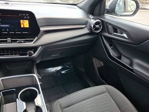 Used 2025 Chevrolet Equinox LT FWD image 17
