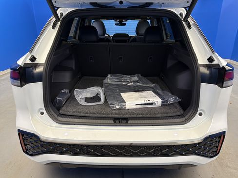 New 2026 Volkswagen Tiguan SE R-Line image 30