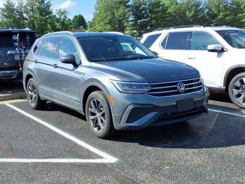 Used 2024 Volkswagen Tiguan SE w/ Panoramic Sunroof Package AWD/4WD image 8