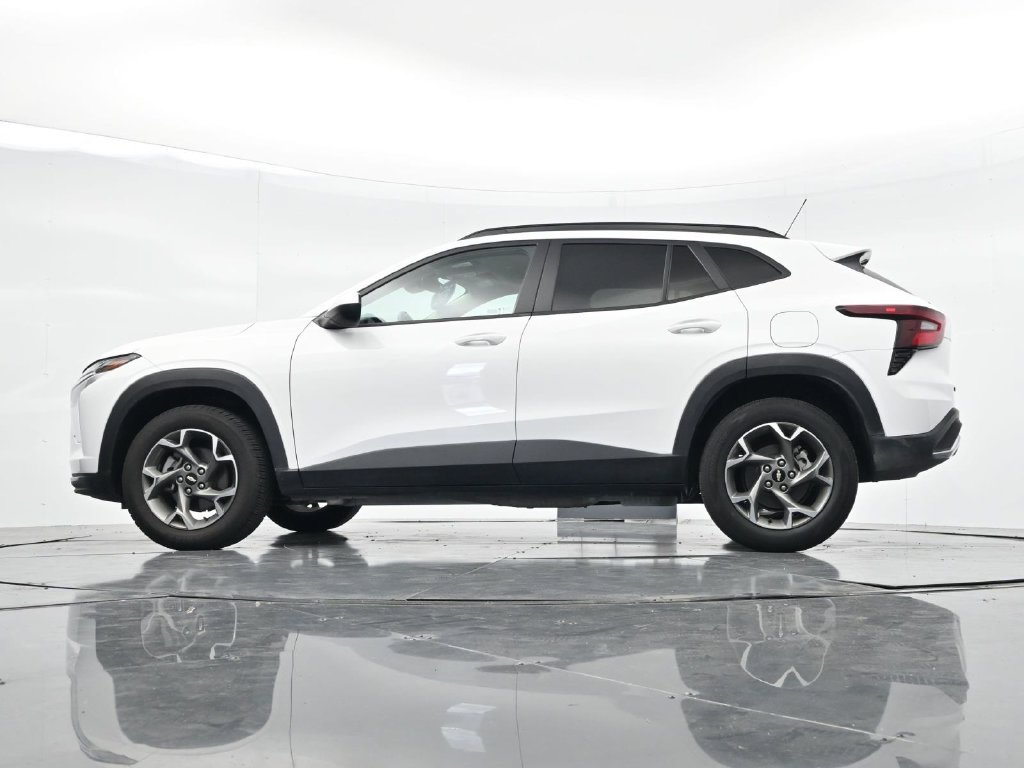 Used 2025 Chevrolet Trax LT FWD image 28