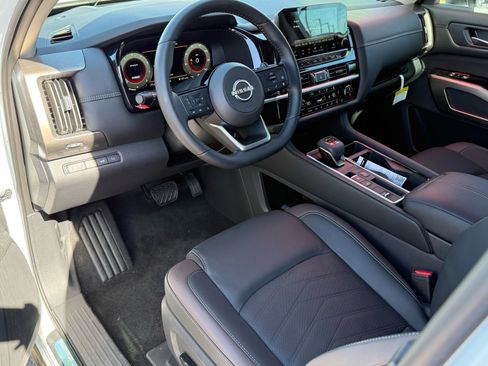 New 2025 Nissan Pathfinder Platinum w/ Cargo Package image 11
