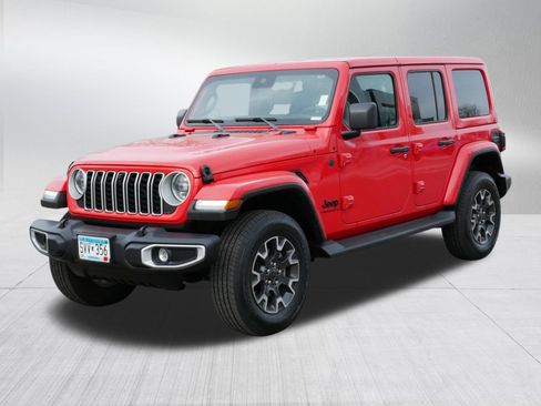 Used 2025 Jeep Wrangler Unlimited Sahara w/ Safety Group AWD/4WD image 3