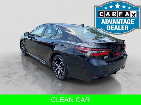 Used 2022 Toyota Camry SE FWD image 3