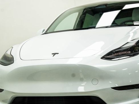 Used 2024 Tesla Model Y Long Range AWD/4WD image 2