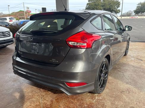 Used 2016 Ford Focus SE w/ SE Sport Package image 6