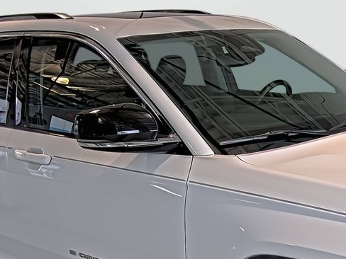 Used 2022 Jeep Grand Cherokee Limited AWD/4WD image 17