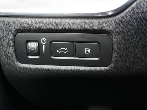 Used 2022 Volvo XC60 T8 R-Design w/ Advanced Package image 26