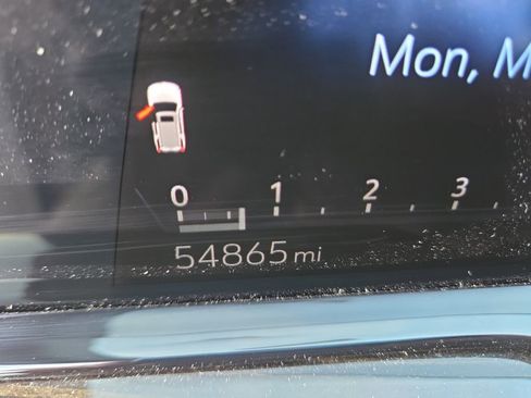 Used 2021 Cadillac Escalade Sport w/ LPO, ONYX Package image 14