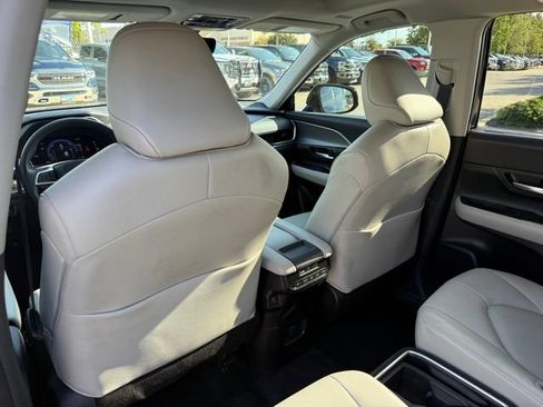 Used 2025 Toyota Grand Highlander AWD Hybrid image 30