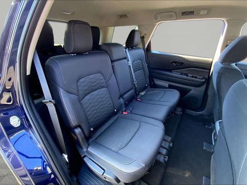 Used 2025 Nissan Pathfinder SV image 17