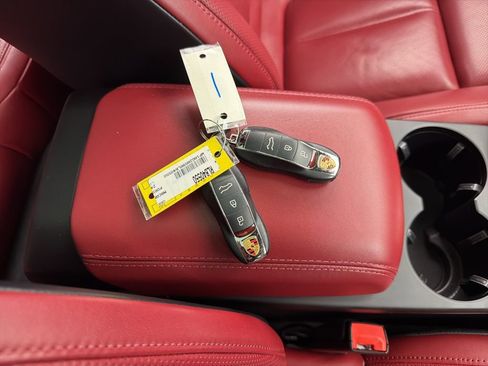 Used 2024 Porsche Macan S image 36