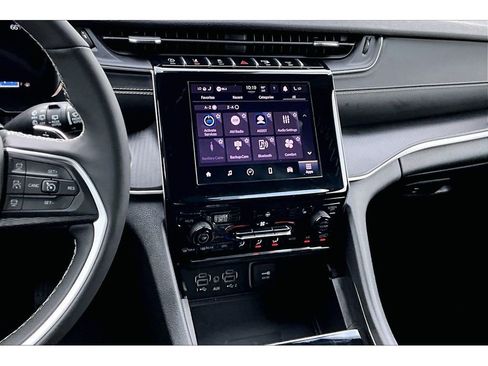 Certified 2025 Jeep Grand Cherokee L Altitude image 7