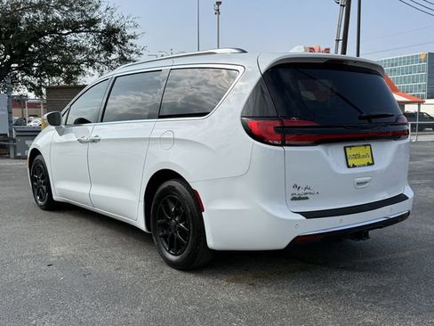 Used 2021 Chrysler Pacifica Touring-L image 5