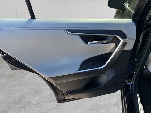 Used 2022 Toyota RAV4 Limited image 17