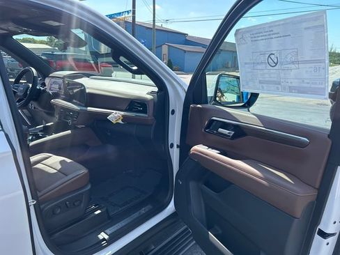 Used 2025 Chevrolet Tahoe High Country AWD/4WD image 41