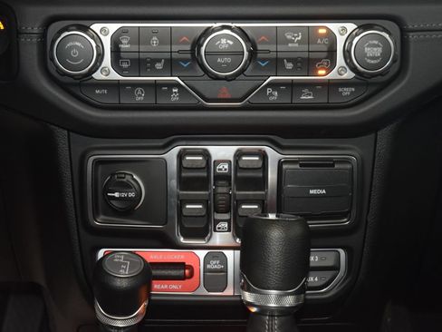 Used 2026 Jeep Gladiator Mojave w/ Safety Group AWD/4WD image 30