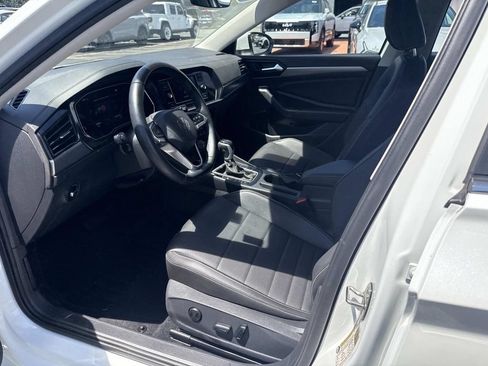 Used 2023 Volkswagen Jetta SE FWD image 18