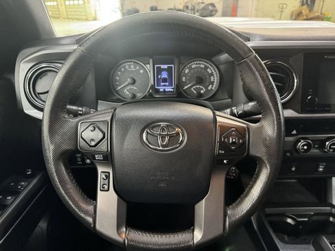 Used 2017 Toyota Tacoma TRD Sport image 20