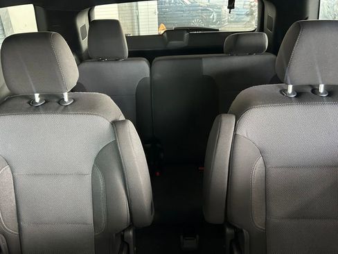 Used 2023 Chevrolet Traverse LT image 13