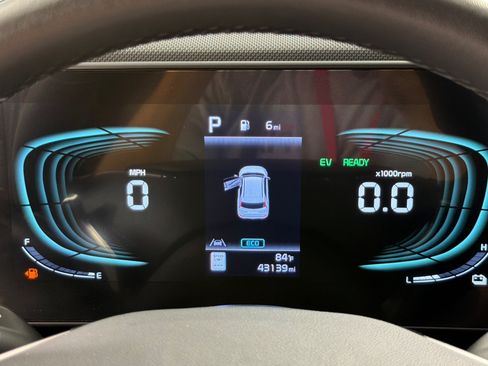 Used 2023 Kia Niro EX Touring FWD image 22