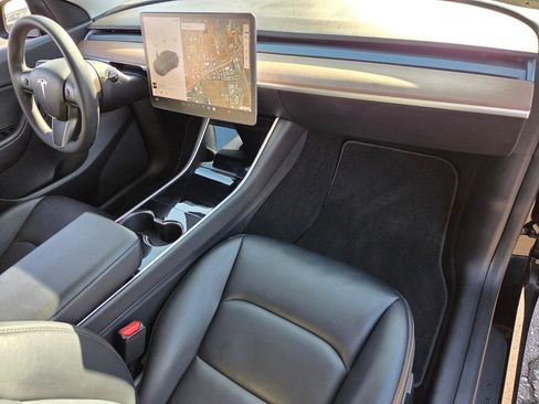 Used 2021 Tesla Model Y Long Range AWD/4WD image 24