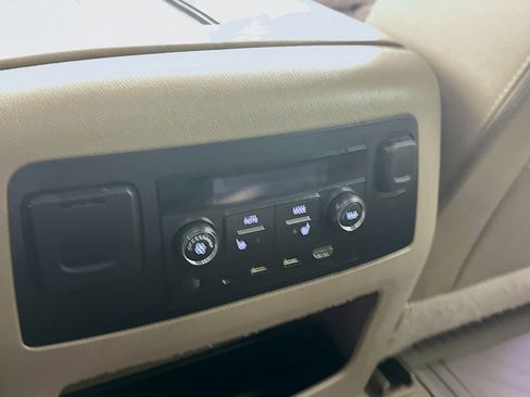 Used 2020 GMC Yukon SLT w/ Open Road Package AWD/4WD image 28