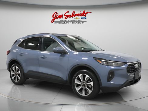 Used 2025 Ford Escape Platinum AWD/4WD image 2