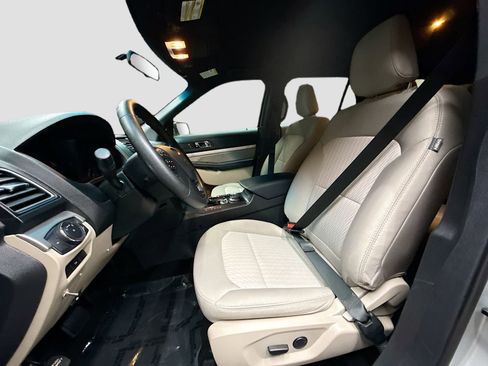 Used 2019 Ford Explorer 4WD w/ Class III Trailer Tow Package image 21