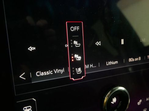 Used 2025 GMC Yukon Denali w/ Advanced Technology Package image 29